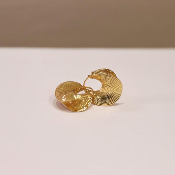 Galet Sculptural – Boucles d’oreilles martelées