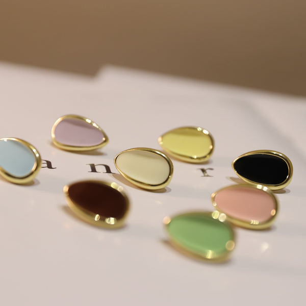 La couleur qui illumine chaque jour – Boucles d’oreilles ovales émaillées